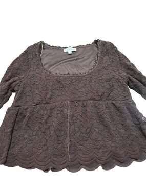 La Peche Women’s Long Sleeve Lace Top With Front Slit
